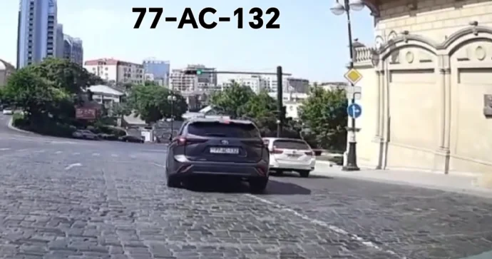 Sağa dönən sürücü görün nə hoqqa verdi: Eyni anda 3 qayda pozdu VİDEO