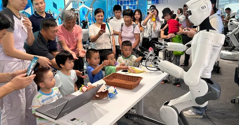 Çində dünyanın ilk 6S robot mağazası açılıb