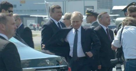 Putinin mühafizəçiləri dronla gəzməyə başladılar VİDEO KONKRET