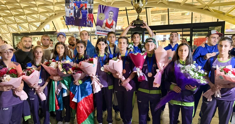 Avropa birinciliyində rekord vuran Azərbaycan millisi Vətənə qayıdıb