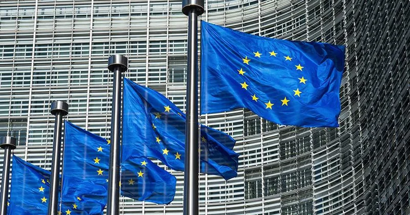 Politico пишет о нереалистичности планов Евросоюза о покупке энергоноситиелей у США