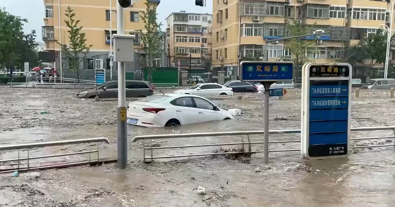 Pekində güclü qasırğa 30 nəfərin həyatına son qoyub