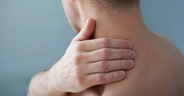 Boyun niyə ağrıyır? 5 əsas səbəb