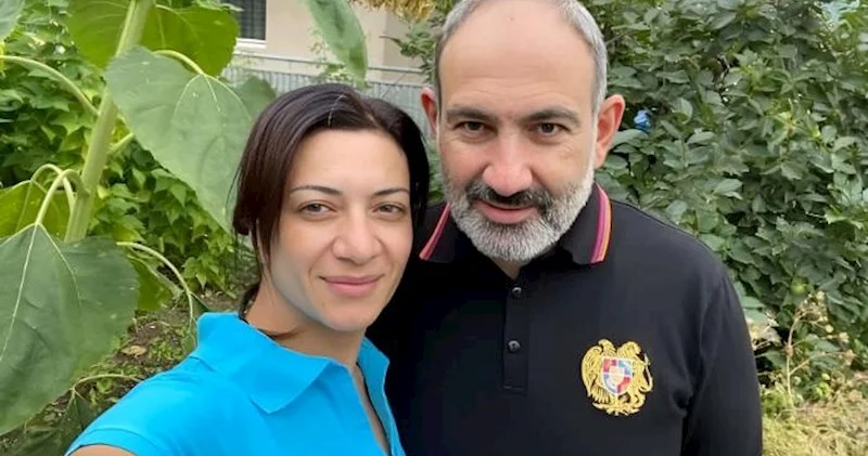 Paşinyanla Anna Akopyanın gənclik fotosu yayılıb FOTO