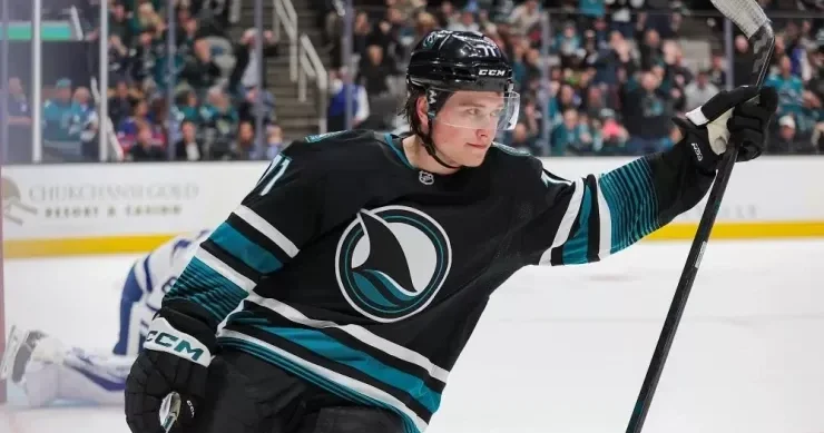 20 yaşlı hokkeyçi NHL tarixində ən çox maaş alan oyunçu oldu