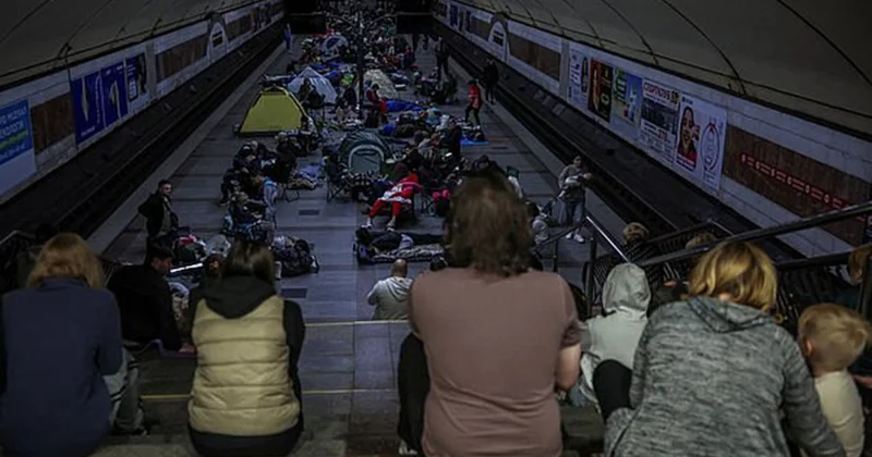 Hücum təhlükəsi fonunda metroya doluşdular
