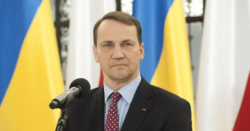 Sikorski: “Putin çıxılmaz vəziyyətdədir, riskli addım ata bilər”