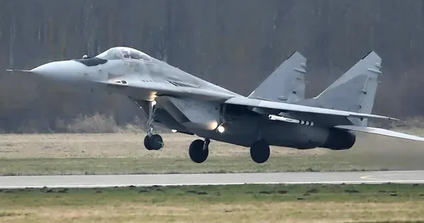 Ukraynaya məxsus F 16 qırıcısı döyüş uçuşu zamanı qəzaya uğradı