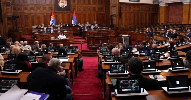 Serbiya parlamenti hökumətə etimadsızlıq qətnaməsini rədd edib