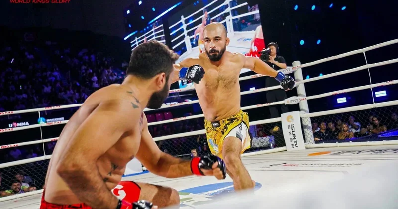 Azərbaycanlı döyüşçü misirli rəqibini ilk raundda məğlub edib FOTO