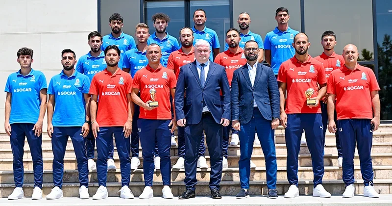 Cahangir Fərəcullayev çimərlik futbolu üzrə millimizi qəbul edib FOTO