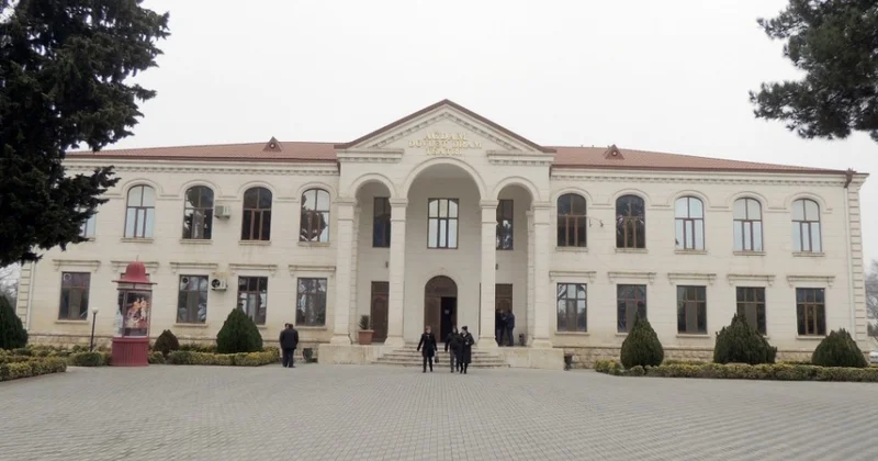 Teatrın direktoru işdən çıxdı FOTO