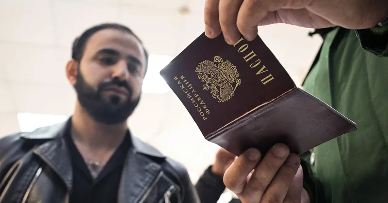 Miqrantlar Rusiyadan 45 maddə üzrə çıxarılacaq