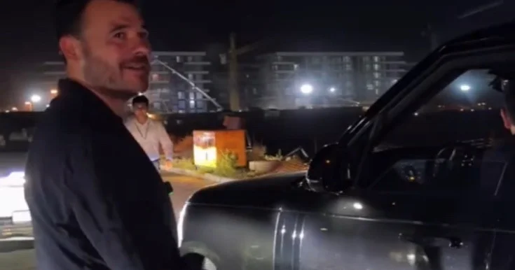 Emin sürücüyə kömək etdi, sonra irad bildirdi Video