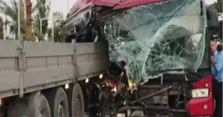Bakıda avtobus yük maşınına çırpıldı VİDEO
