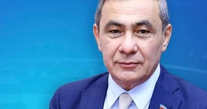 Heydər Əliyevin qətiyyətli mövqeyi nəticəsində Azərbaycan dili dövlət dili statusunu qoruyub saxladı