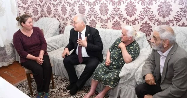 Dövləti məmurlarının simasında sevmək