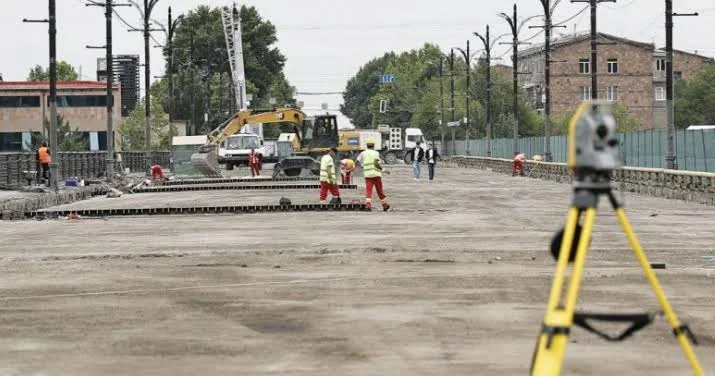 İrəvanda körpünün altında kişi cəsədi tapılıb