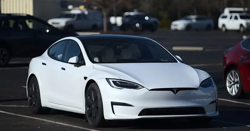 В автомобилях Tesla появится режим энергосбережения