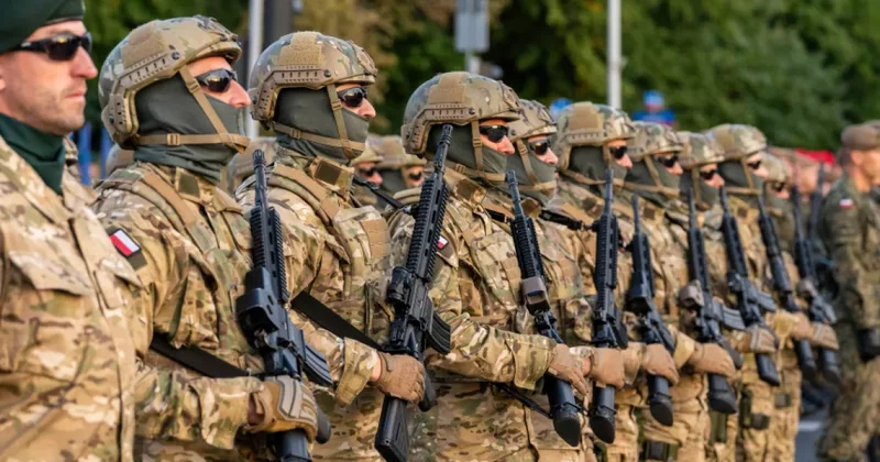 Польша станет базой для миротворцев в Украине