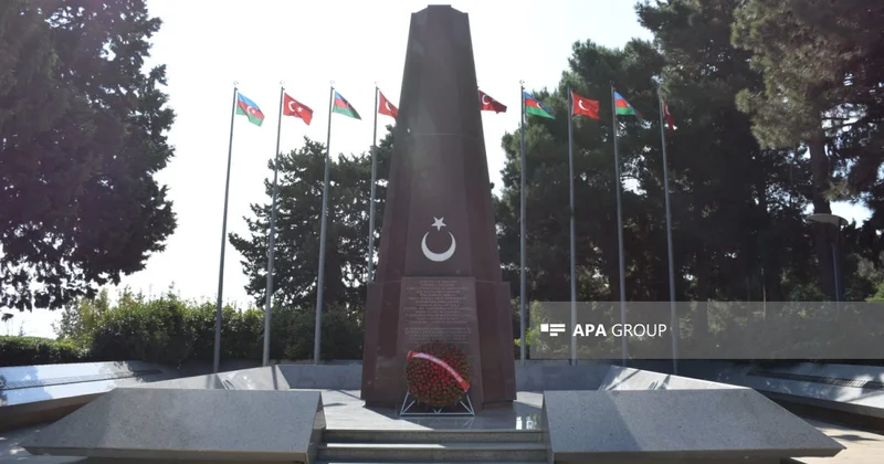Türkiyənin Zəfər Bayramı münasibətilə Bakıda Türk şəhidliyi ziyarət edilib