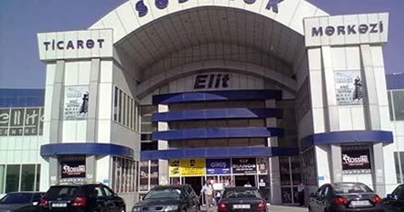 В ТЦ "Садарак" умер мужчина
