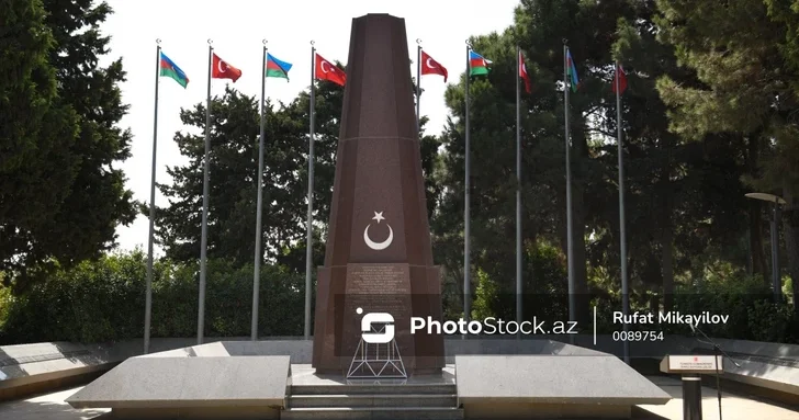 Дань уважения героям: в Баку прошла церемония в честь Дня Победы Турции