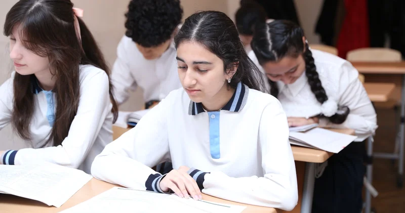 Məktəbin bütün 49 məzunu universitetə qəbul olundu