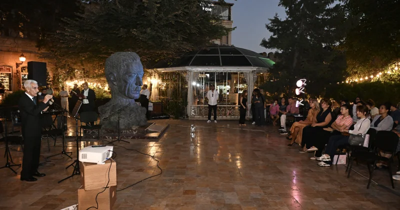 İçərişəhərdə Əliağa Vahidin yaradıcılıq gecəsi keçirilib