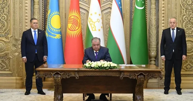 Tacikistan Mərkəzi Asiyada dostluq, mehriban qonşuluq və əməkdaşlıq haqqında müqavilə imzalayıb