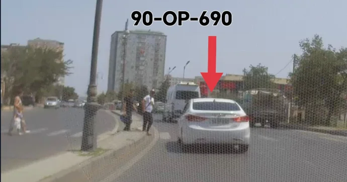 Xırdalanda piyadaları saymayan sürücü onlara yol vermədi: Təhlükəli anlar VİDEO