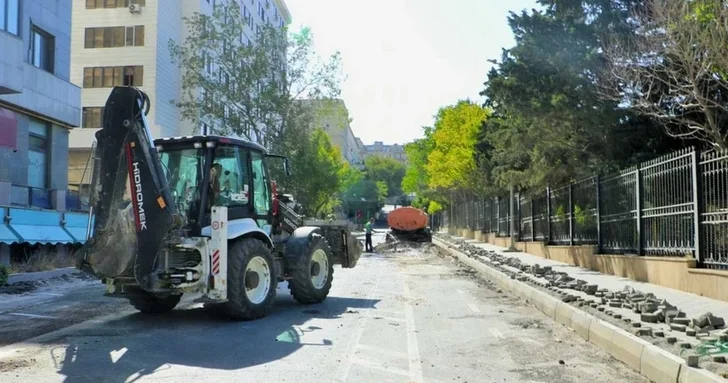 В Баку ведется капитальный ремонт одной из улиц Ясамальского района