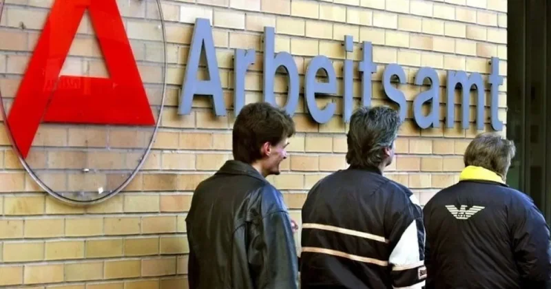 Количество безработных в Германии превысило три миллиона человек
