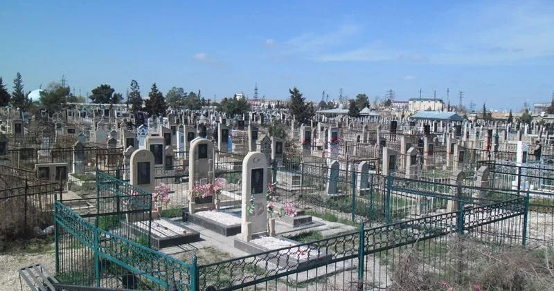 Məzarlara LAQEYDLİK Yaxınların qəbrini ziyarət etmək niyə “YADDAN ÇIXIR”?