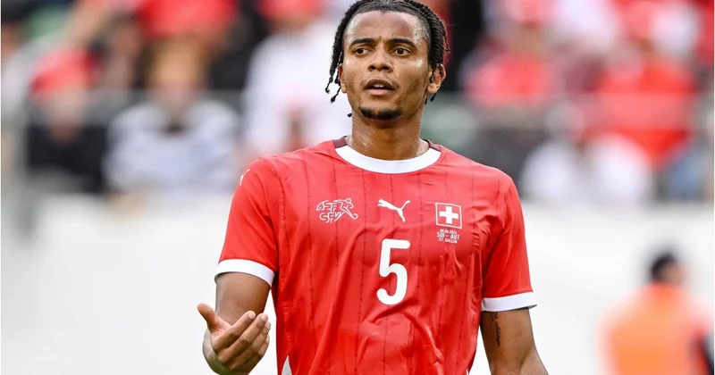 Tottenhem Akanji üçün Mançester Siti ilə təmasa keçib