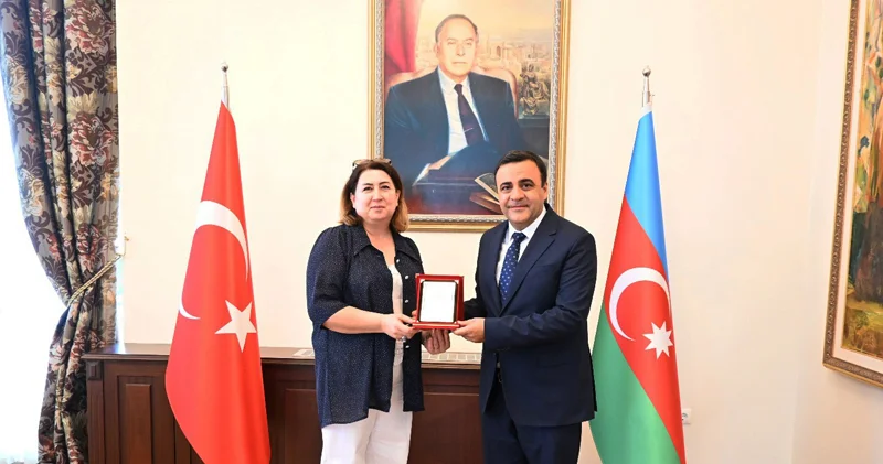 Azərbaycan ədəbiyyatını Türkiyədə tanıdan alim mükafat aldı