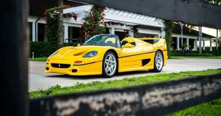 Dünyanın ən bahalı Ferrarisi fantastik qiymətə satıldı