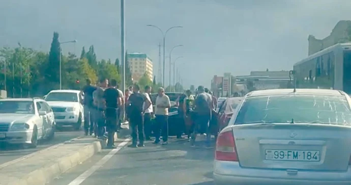 Gəncədə zəncirvari qəza: “Chevrolet”, “Mercedes və “Skoda” toqquşdu VİDEO