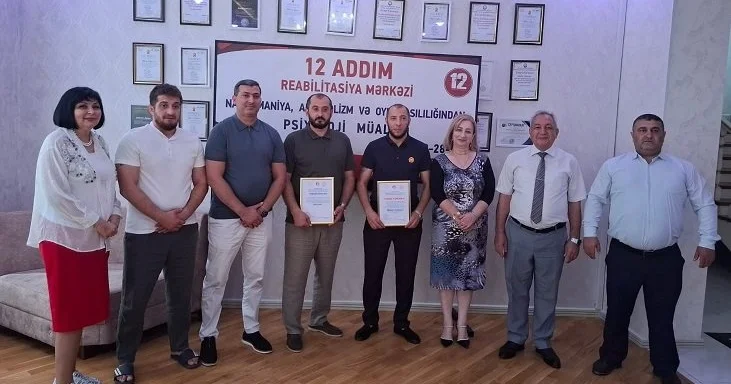 “12 addım” Reabilitasiya Mərkəzinə kitablar hədiyyə edildi