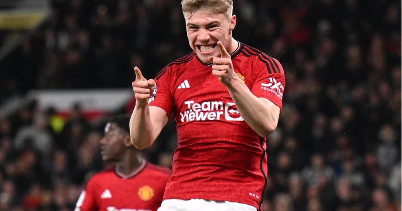 Rasmus Höylund “Napoli”yə keçir