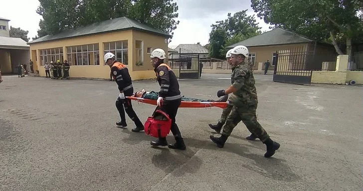 МЧС Азербайджана провело масштабные учения с пограничниками в Лянкяране