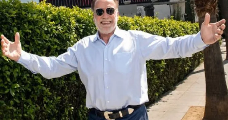 78 yaşında gümrah qalmağın SİRRİ Arnold Şvartseneggerin banan sevgisi