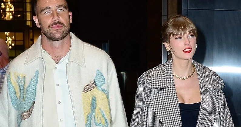 Taylor Svift və Travis Kelsi nişanlı cütlük kimi ilk ictimai görünüşə çıxıblar...