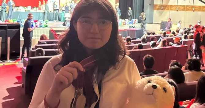 Aygün Bəylerin qızı qızıl və gümüş medallar qazanıb
