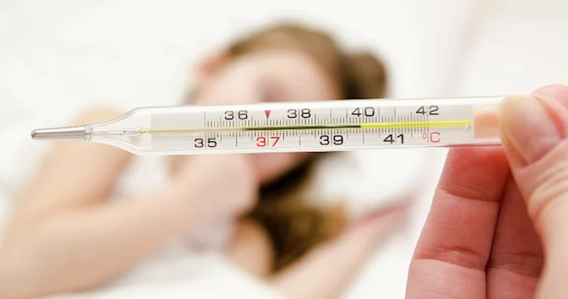 Qızdırmalı uşağa dərhal bunu etməyin Pediatrdan XƏBƏRDARLIQ