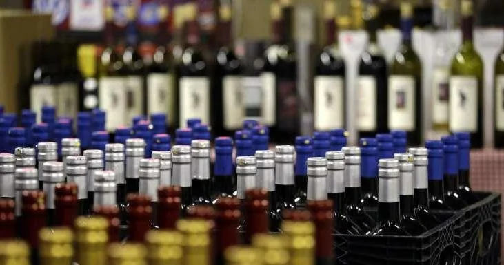 Satış obyektlərində minlərlə saxta alkoqollu içkilər aşkarlandı ADLAR+SİYAHI