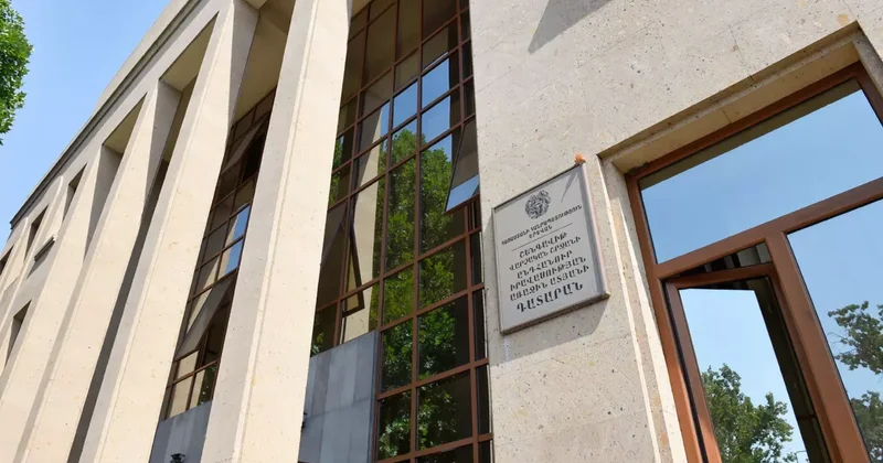 В Армении проходят обыски в кабинете главы Административного суда
