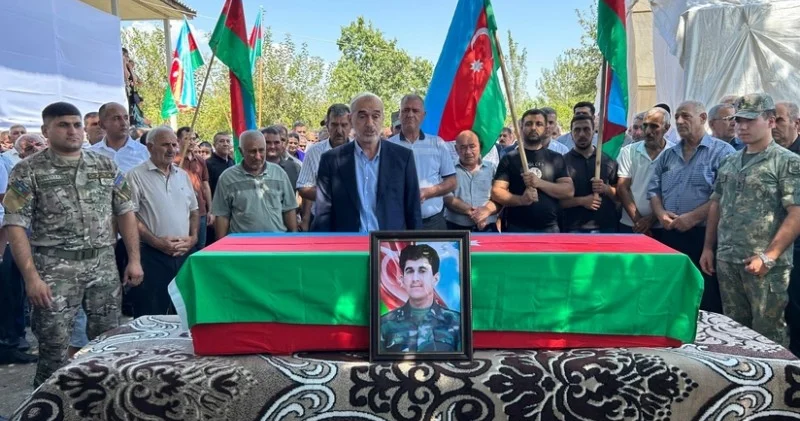 Kürdəmirdə itkin şəhid Rizvan Hacıyevlə vida mərasimi keçirilib