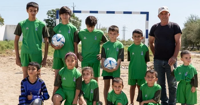 AFFA azyaşlıları futbol inventarları ilə təmin edib