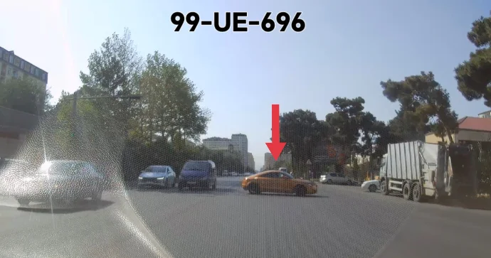 Sürücü 30 metr məsafə qənaət etmək üçün qaydanı pozdu VİDEO